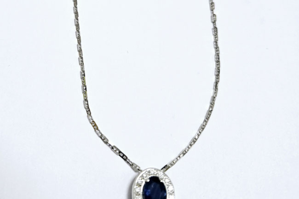 colgante-oro-zafiro-diam6200BE04-010B-7892-FFBE-5279E5FF4419.jpg
